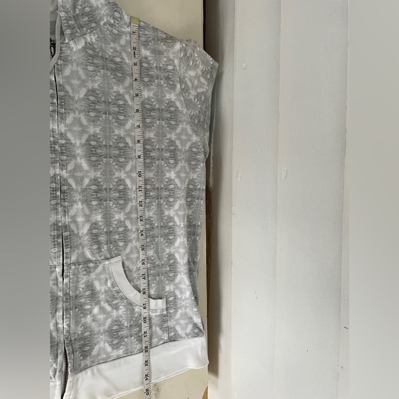 Grey/White Patterned Lightweight Woolrich Hoodie - Picture 7 of 9